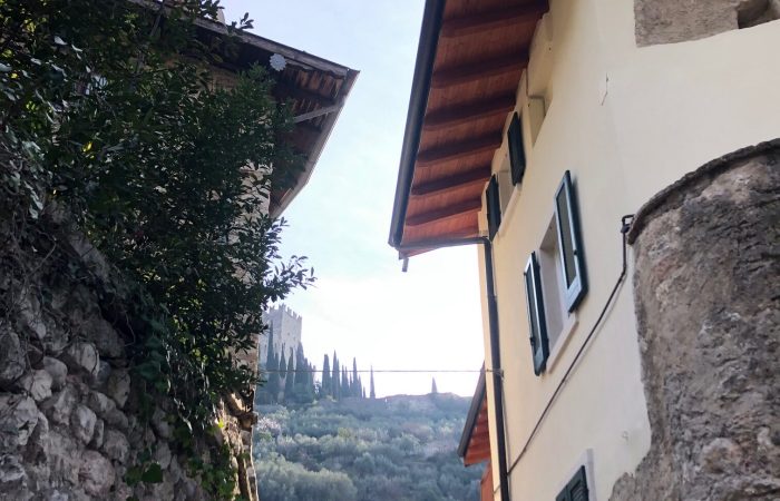 Porta di Stranfora vista verso il castello - Arco